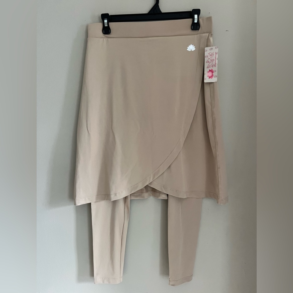 NWT FAUX WRAP SNOGA SKORT